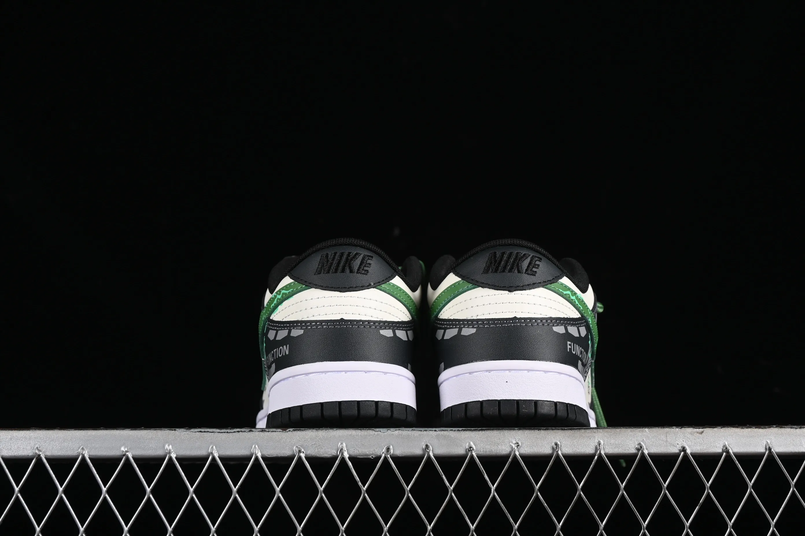 All Categories Nk SB Dunk Series Nk SB Dunk Low Low-top sneakers Nk Dunk Low FZBB Functional theme machine Gray beige green SB strap low-top casual sneakers DD1391-100